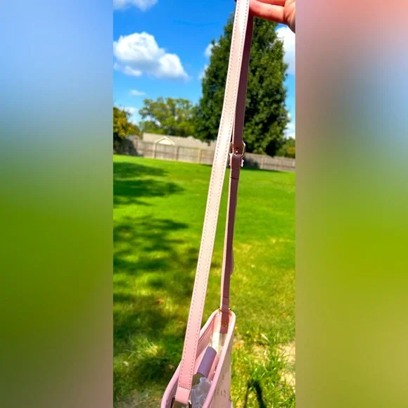 Hello Kitty Pink Crossbody Bundle - Picture 6 of 15